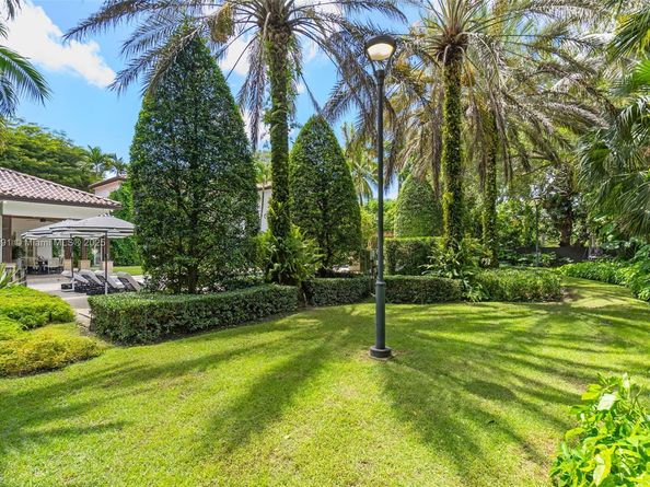 7320 SW 79th Ct, Miami FL 33143
