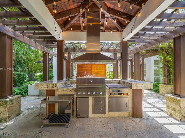 7320 SW 79th Ct, Miami FL 33143