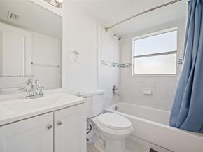 835 Twin Lakes Dr 30C, Coral Springs FL 33071