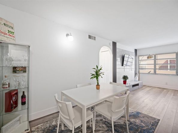 835 Twin Lakes Dr 30C, Coral Springs FL 33071