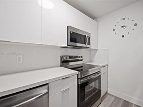 835 Twin Lakes Dr 30C, Coral Springs FL 33071
