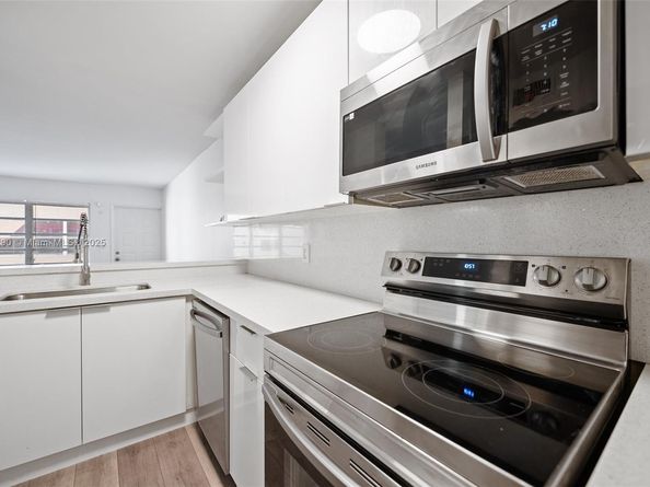 835 Twin Lakes Dr 30C, Coral Springs FL 33071