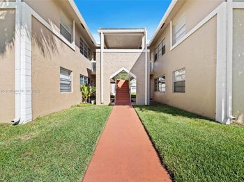 835 Twin Lakes Dr