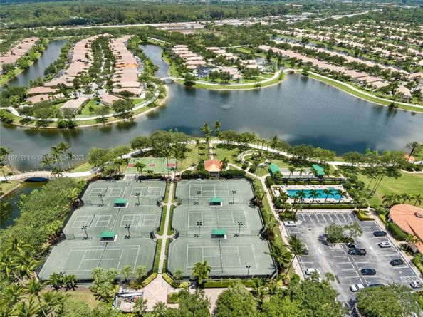 8199 Saint Johns Ct, Wellington FL 33414