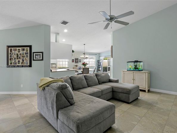 8199 Saint Johns Ct, Wellington FL 33414