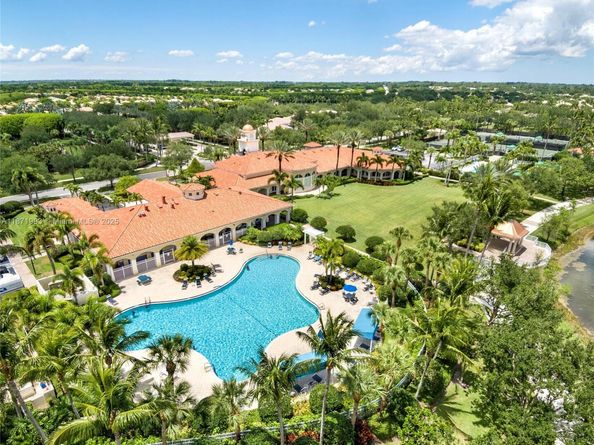 8199 Saint Johns Ct, Wellington FL 33414