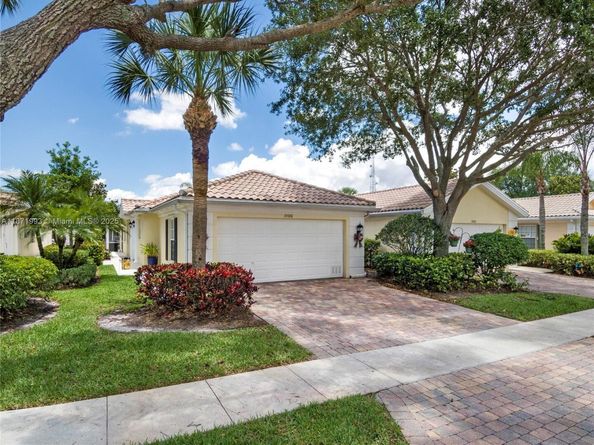 8199 Saint Johns Ct, Wellington FL 33414