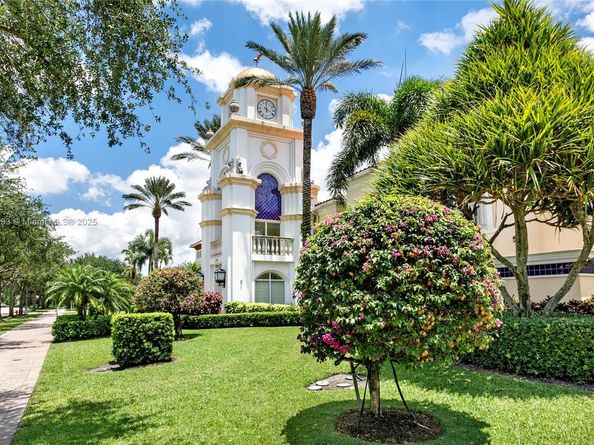 8199 Saint Johns Ct, Wellington FL 33414