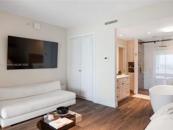 1040 Biscayne Blvd 1602, Miami FL 33132