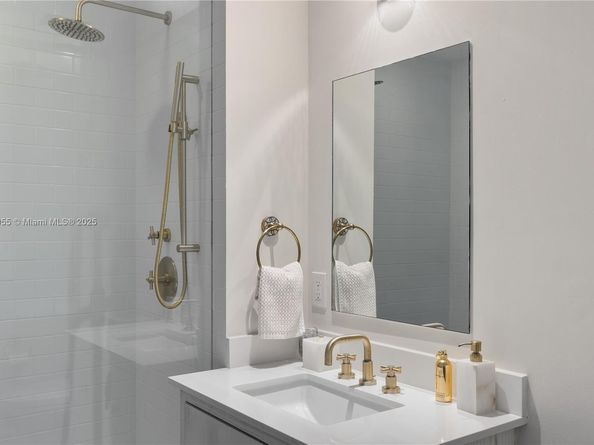 1040 Biscayne Blvd 1602, Miami FL 33132