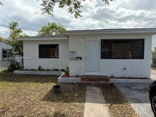 2462 Johnson St, Hollywood FL 33020