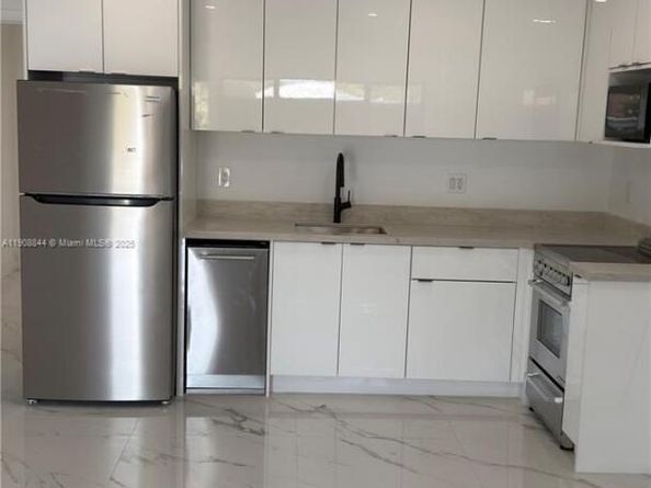 2462 Johnson St, Hollywood FL 33020