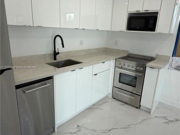 2462 Johnson St, Hollywood FL 33020