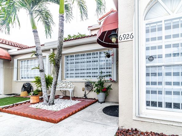 6926 NW 166th Ter 1302, Miami Lakes FL 33014