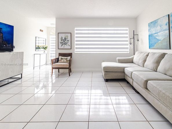 6926 NW 166th Ter 1302, Miami Lakes FL 33014