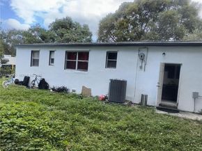 1121 NW 56th St, Miami FL 33127