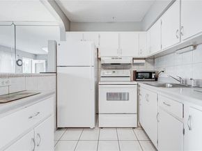 800 SW 10th Ter 20T, Hallandale Beach FL 33009