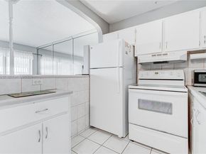 800 SW 10th Ter 20T, Hallandale Beach FL 33009