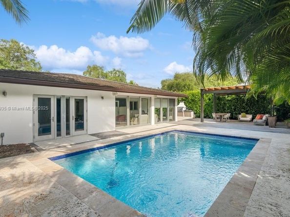 8215 SW 63rd Pl, Miami FL 33143