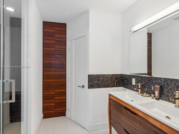 8215 SW 63rd Pl, Miami FL 33143