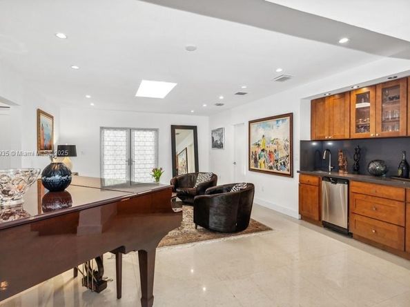 8215 SW 63rd Pl, Miami FL 33143