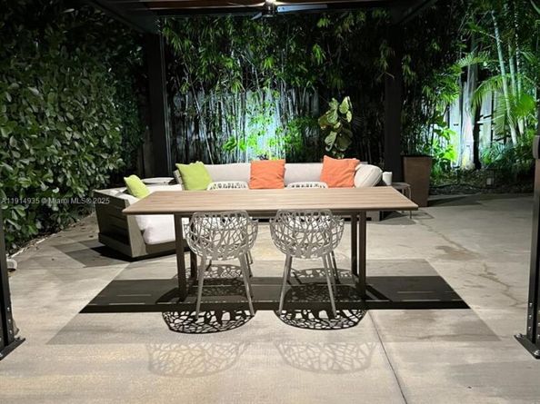 8215 SW 63rd Pl, Miami FL 33143