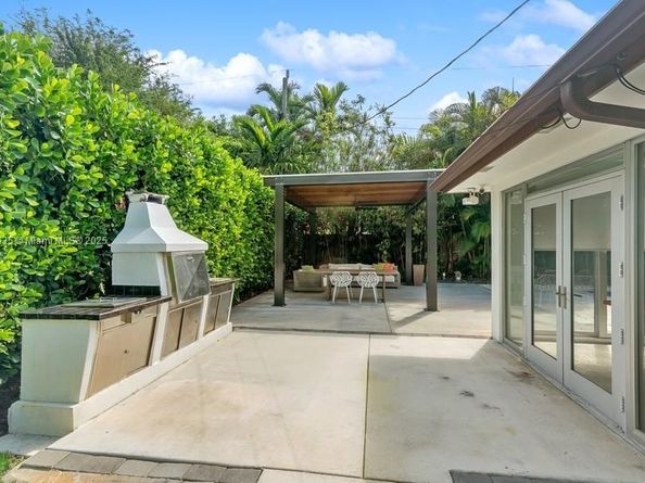 8215 SW 63rd Pl, Miami FL 33143