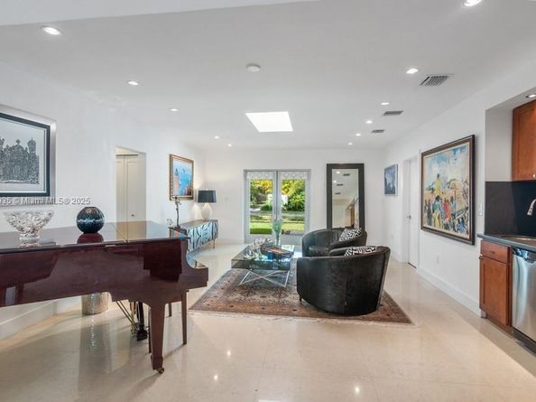 8215 SW 63rd Pl, Miami FL 33143