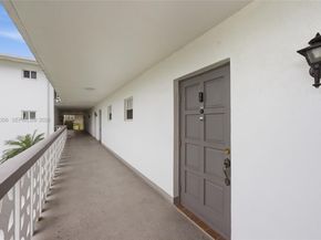 1201 Hillcrest Ct 209, Hollywood FL 33021