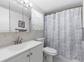 1201 Hillcrest Ct 209, Hollywood FL 33021