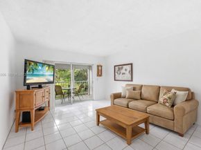 1201 Hillcrest Ct 209, Hollywood FL 33021