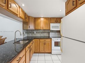 1201 Hillcrest Ct 209, Hollywood FL 33021