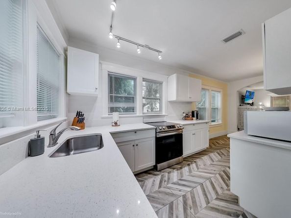 46 NE 43rd St, Miami FL 33137