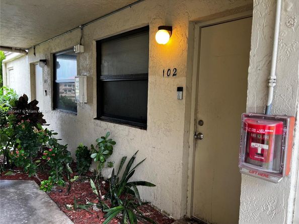 425 NW 210th St 102, Miami Gardens FL 33169