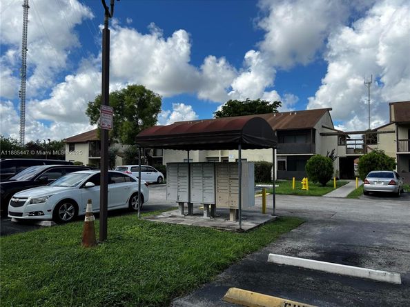 425 NW 210th St 102, Miami Gardens FL 33169