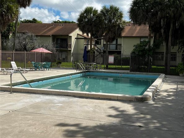 425 NW 210th St 102, Miami Gardens FL 33169