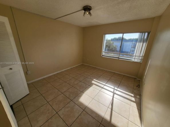 711 N Pine Island Rd 407, Plantation FL 33324