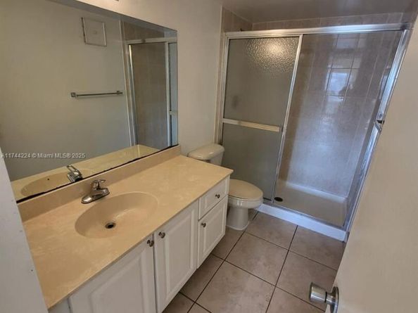 711 N Pine Island Rd 407, Plantation FL 33324