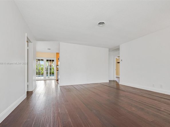 4400 NE 13th Ave, Oakland Park FL 33334