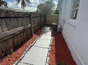 4411 NW 34th St, Lauderdale Lakes FL 33319