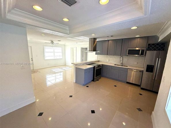 4411 NW 34th St, Lauderdale Lakes FL 33319