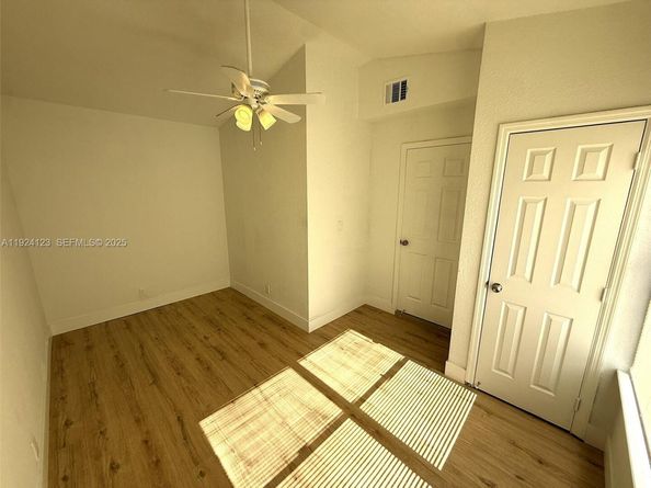 4411 NW 34th St, Lauderdale Lakes FL 33319