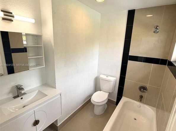 4411 NW 34th St, Lauderdale Lakes FL 33319