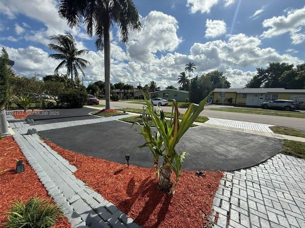 4411 NW 34th St, Lauderdale Lakes FL 33319