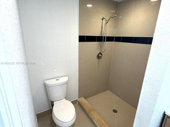 4411 NW 34th St, Lauderdale Lakes FL 33319