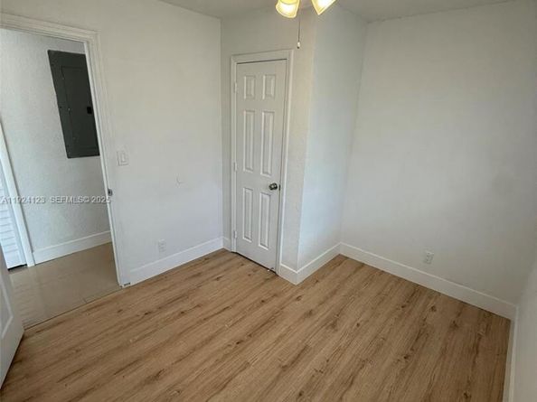 4411 NW 34th St, Lauderdale Lakes FL 33319