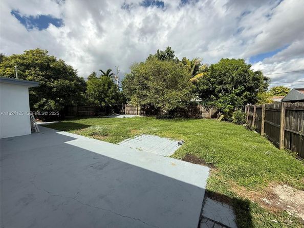 4411 NW 34th St, Lauderdale Lakes FL 33319