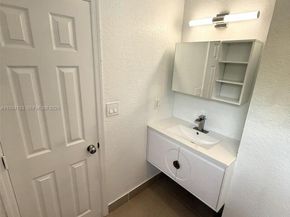 4411 NW 34th St, Lauderdale Lakes FL 33319