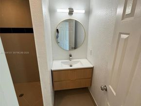 4411 NW 34th St, Lauderdale Lakes FL 33319