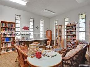 4805 NW 35th St 404, Lauderdale Lakes FL 33319